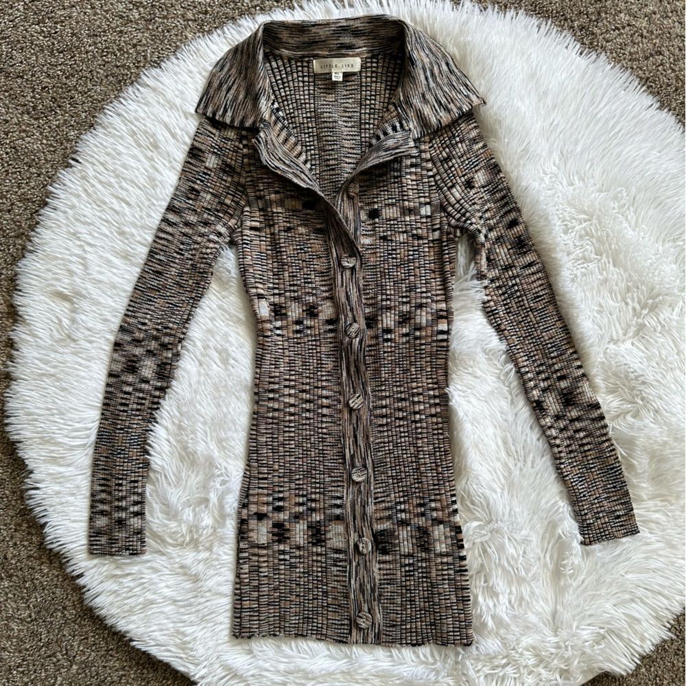 Little Lies Top Button Down Tight Stretchy‎ Womens Size Medium Large